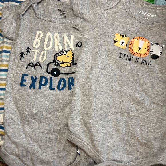 ❤️3-6 month short sleeve onesies (10 onesies!) - Picture 3 of 5
